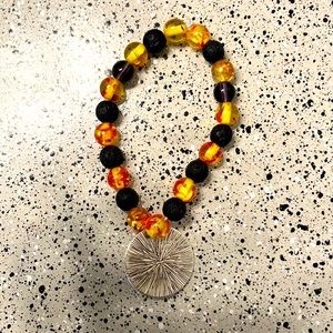 Get this bracelet for a low price i am reselling this for a lower price of 3.00